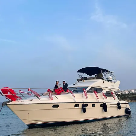Tekne Lares Yachting
